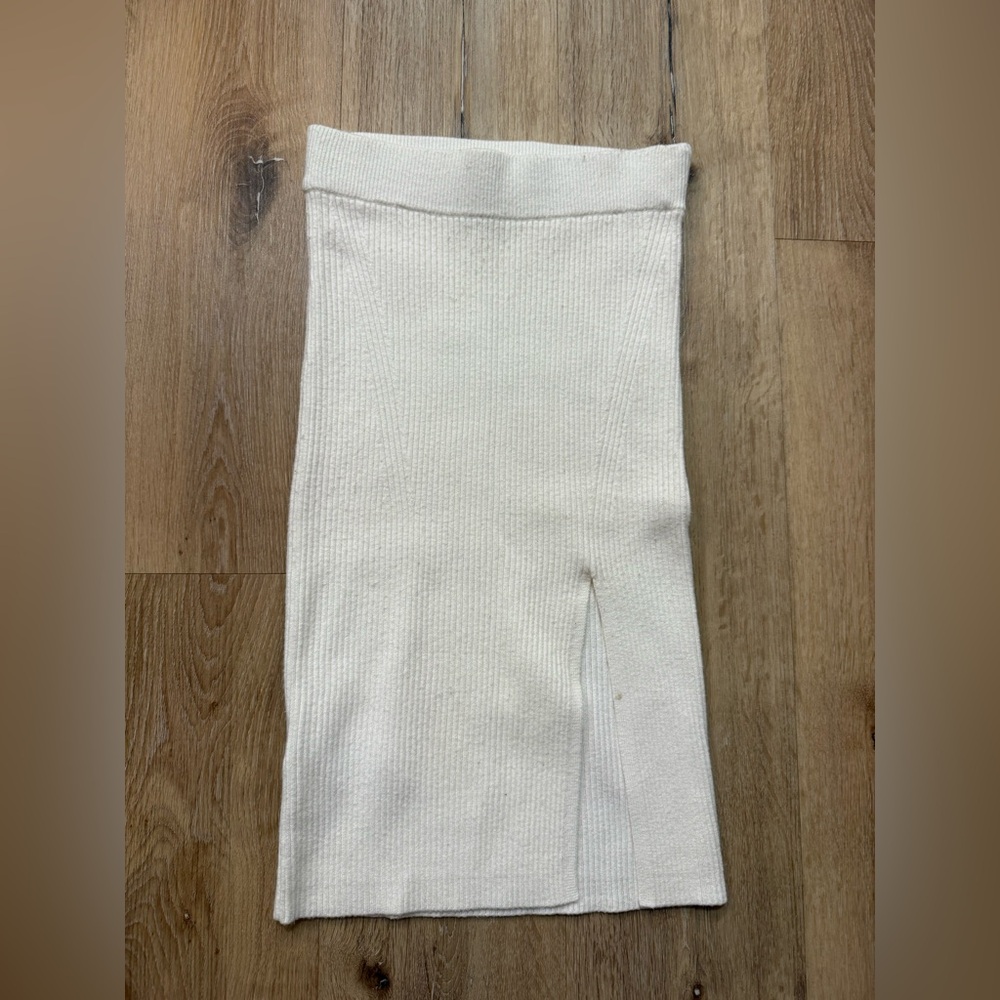 Abercrombie & Fitch White Ribbed Pencil Skirt